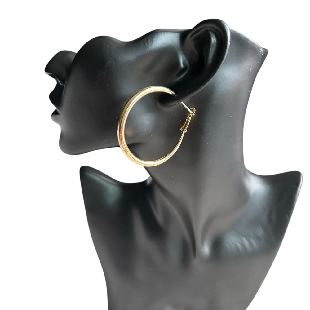 Elegant Gold Hoop Earrings